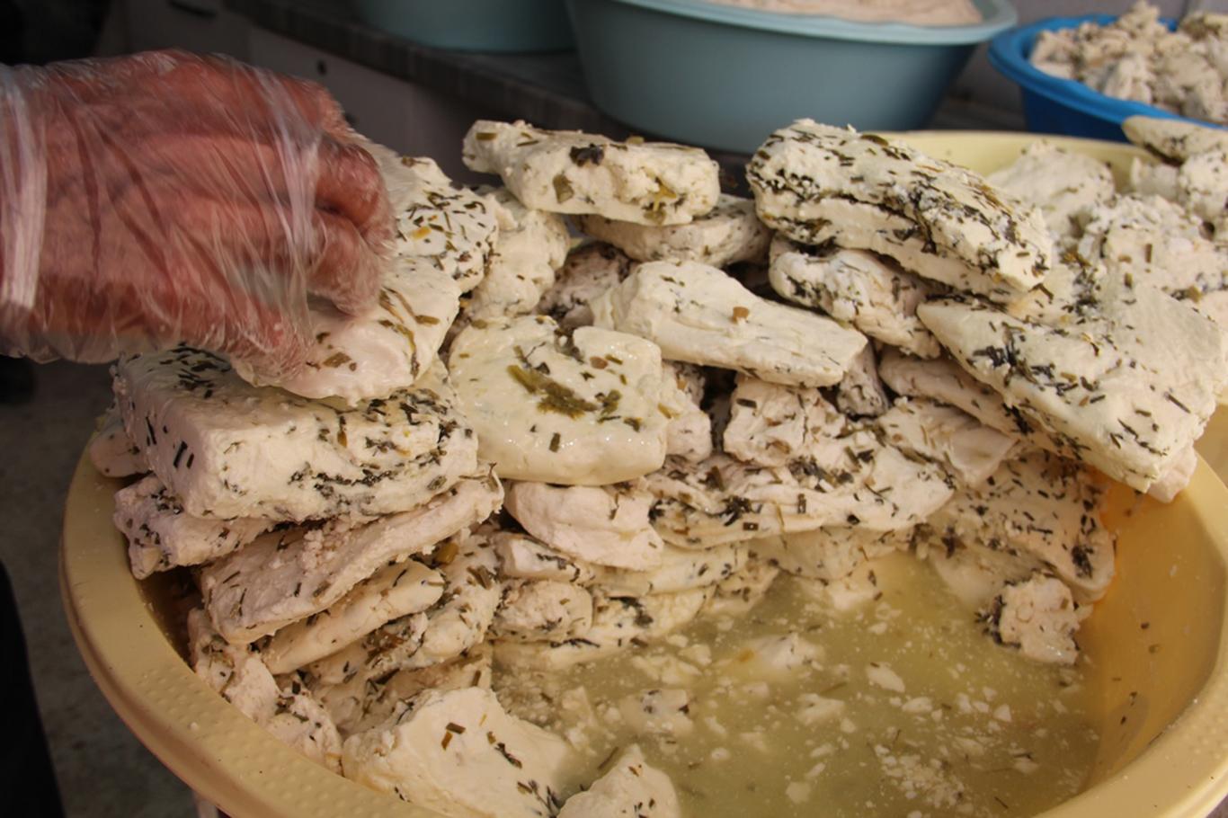 Tescillenen Van peyniri esnafı memnun etti Tescillenen Van peyniri esnafı memnun etti